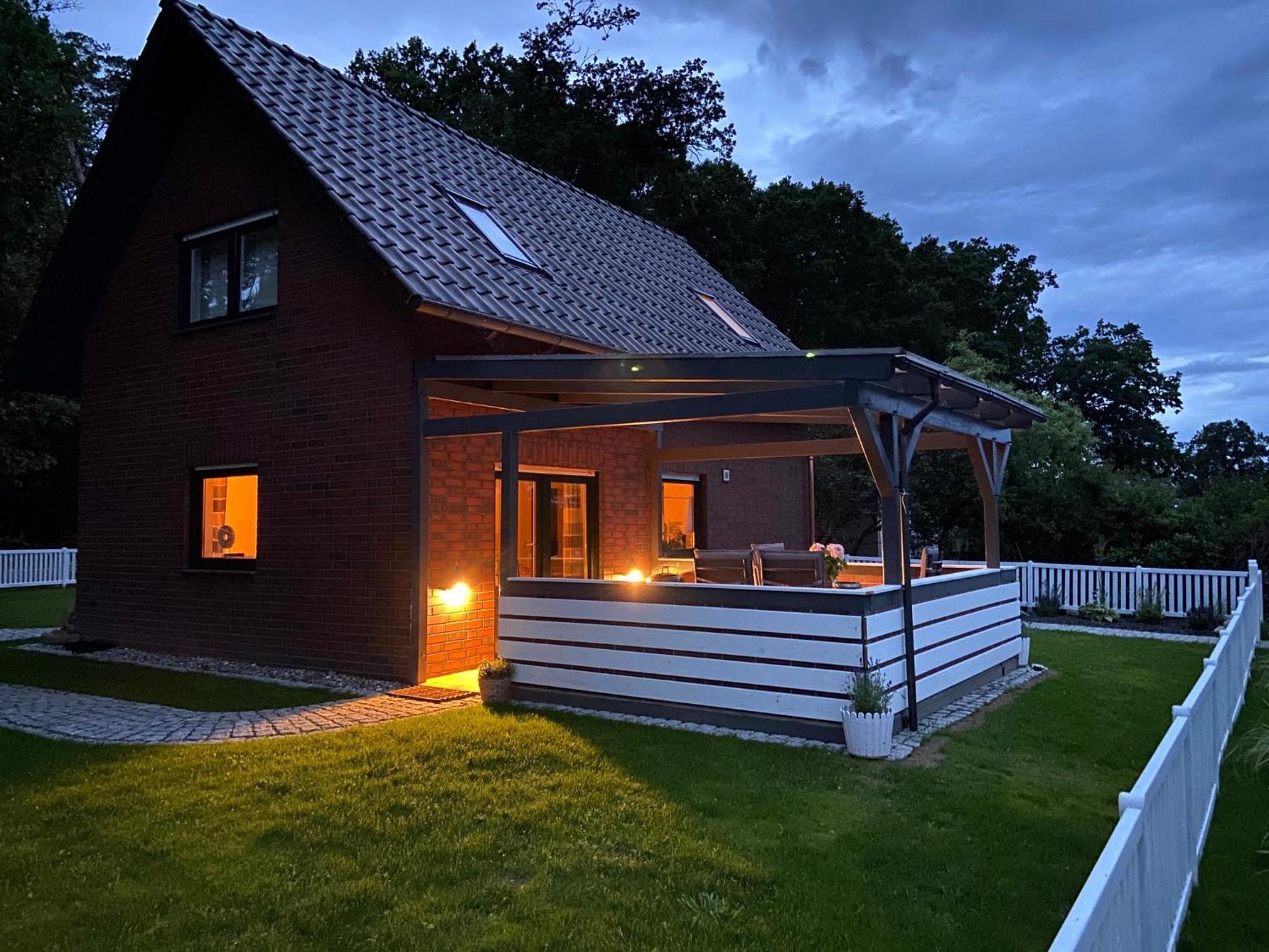 Strandhaus Mathea - Ruhige Lage Direkt Am Fleesensee - Parkplatz, Kamin, Sauna - Familienfreundlich Unter Gohren Exterior photo